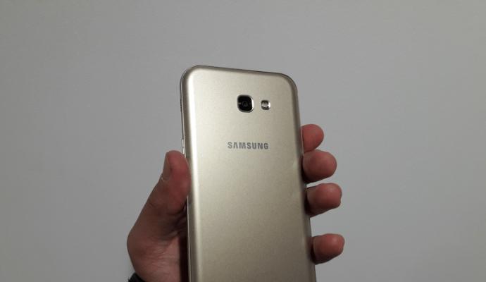 Samsung Galaxy A7 (2017) apžvalga: nebijo vandens ir taupo Ar verta pirkti samsung a7